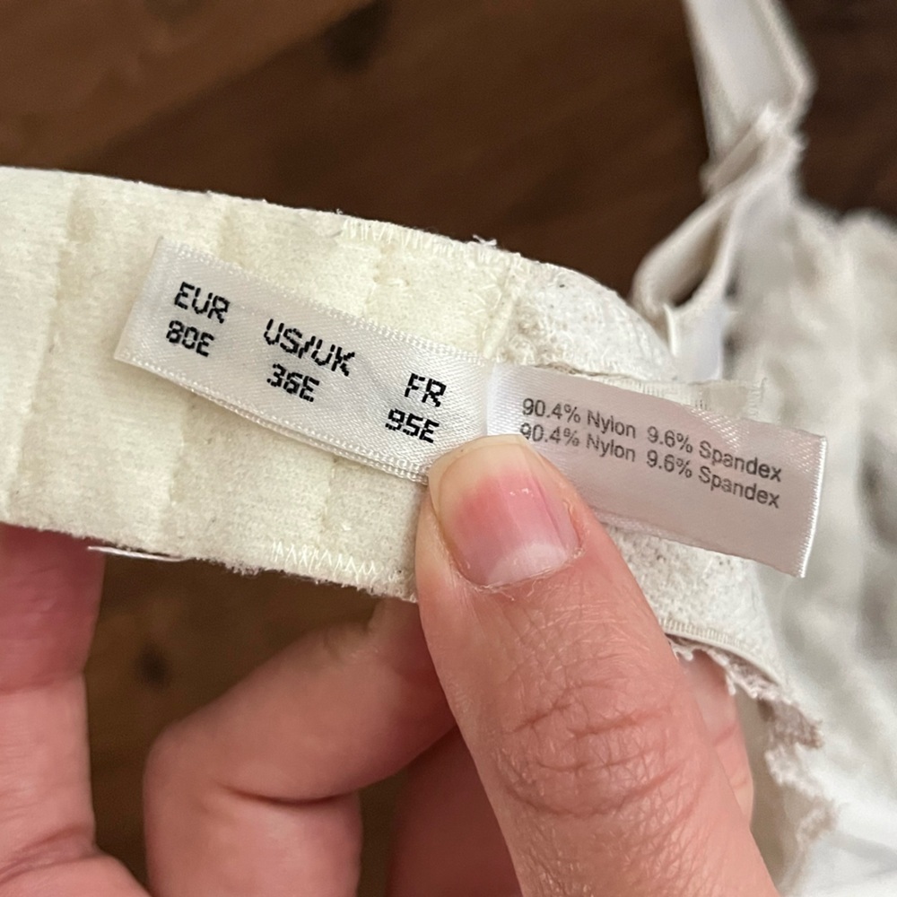 Change Lingerie « White Lace Sexy Bowtie Bra » — Size 80E / US-UK 36E / FR 95E - Picture 8 of 11